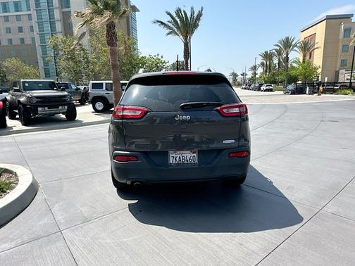 Granite Crystal Metallic Clearcoat 2015 Jeep Cherokee Latitude