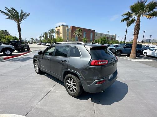 Granite Crystal Metallic Clearcoat 2015 Jeep Cherokee Latitude