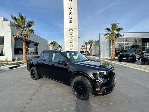 Black 2026 Ford Maverick Lobo Standard