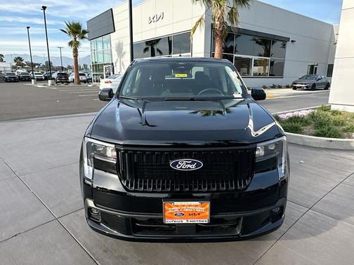 Black 2026 Ford Maverick Lobo Standard