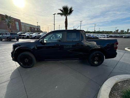 Black 2026 Ford Maverick Lobo Standard