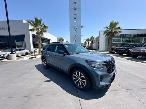 Vapor Blue Metallic 2026 Ford Explorer ST-Line