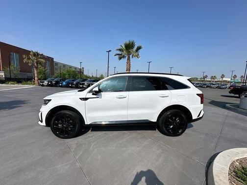 White 2021 Kia Sorento SX