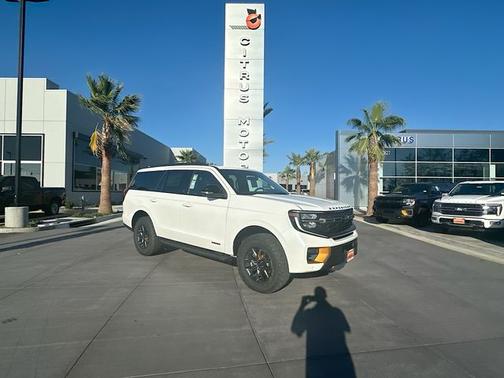 Star White Metallic Tri-Coat 2026 Ford Expedition Tremor