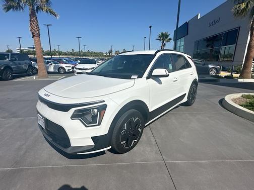 Snow White Pearl 2024 Kia Niro EV Wind