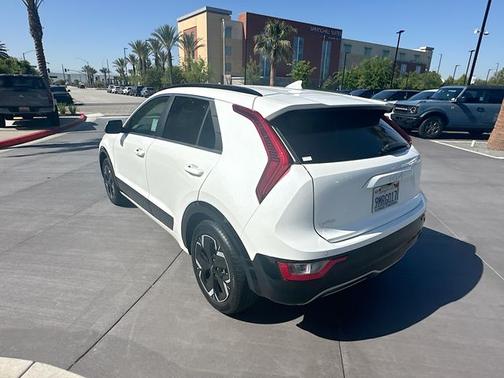 Snow White Pearl 2024 Kia Niro EV Wind