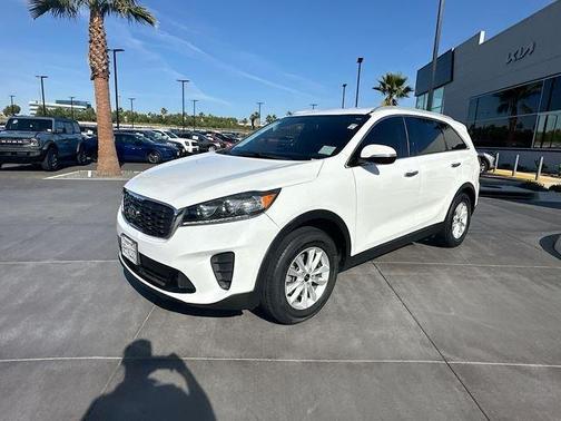 White 2020 Kia Sorento LX