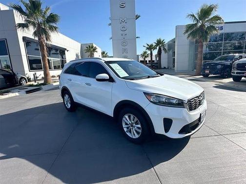 White 2020 Kia Sorento LX