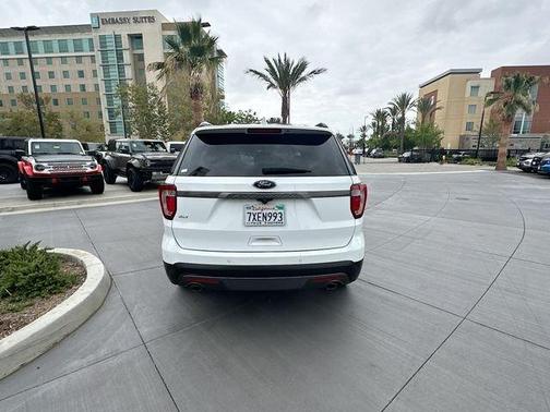 White 2017 Ford Explorer XLT