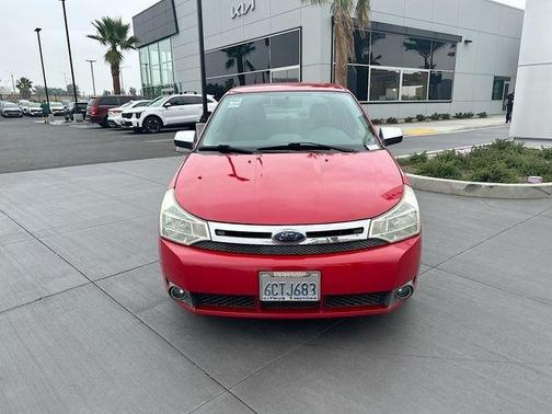 Red 2008 Ford Focus SE