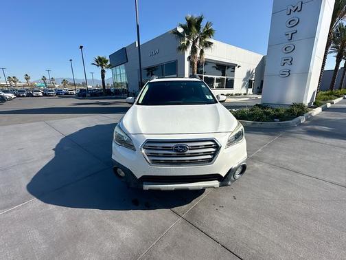 Crystal White Pearl 2016 Subaru Outback 2.5i