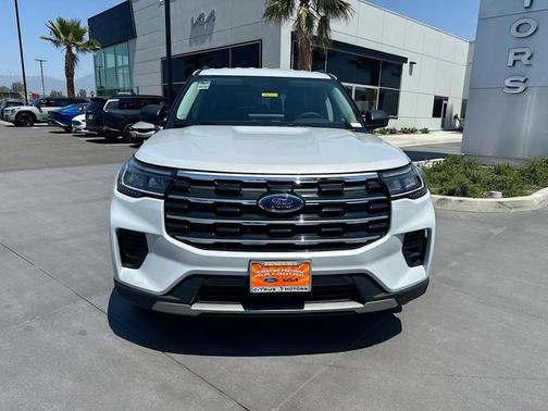 Space White Metallic 2026 Ford Explorer Active