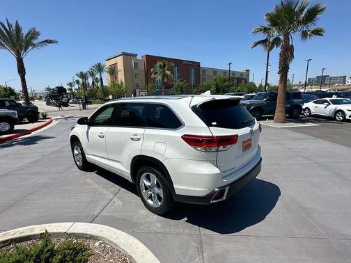 White 2018 Toyota Highlander Limited
