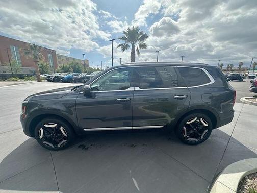 Gray 2023 Kia Telluride S