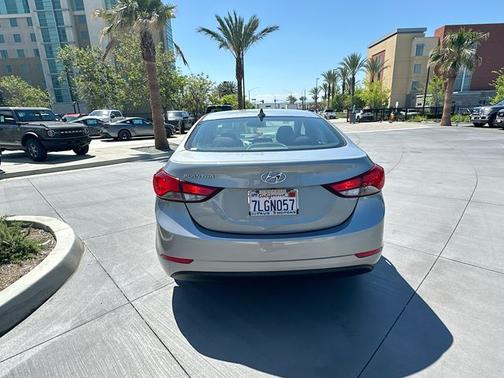 Titanium Gray Metallic 2015 Hyundai ELANTRA SE