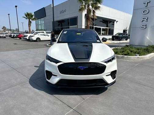 Star White Metallic Tri-Coat 2026 Ford Mustang Mach-E GT