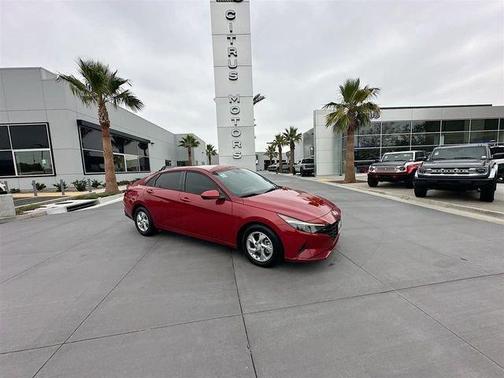 Red 2022 Hyundai ELANTRA SE