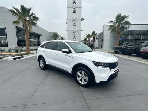 Glacial White Pearl 2023 Kia Sorento LX
