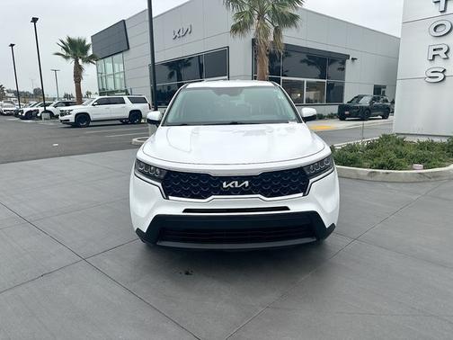 Glacial White Pearl 2023 Kia Sorento LX