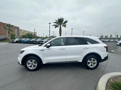 Glacial White Pearl 2023 Kia Sorento LX