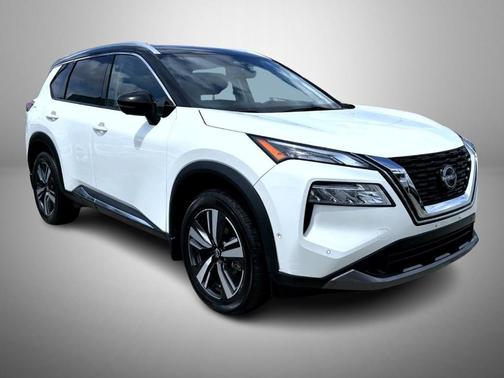 2 Tone White / Black Roof 2023 Nissan Rogue SL