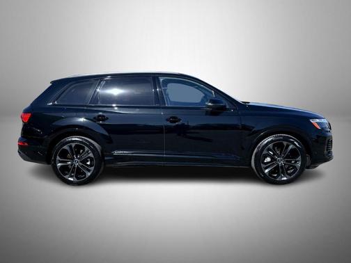 Mythos Black Metallic 2025 Audi Q7 55 Prestige
