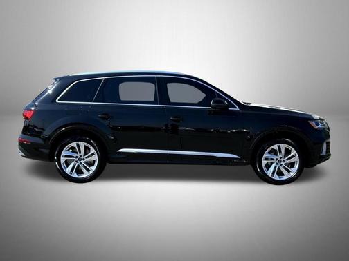 2022 Audi Q7 55 Premium Plus