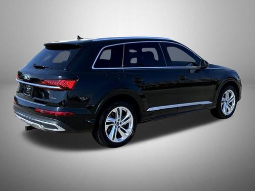 2022 Audi Q7 55 Premium Plus