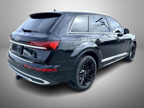 2022 Audi Q7 55 Premium Plus