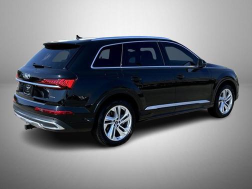 2022 Audi Q7 55 Premium Plus