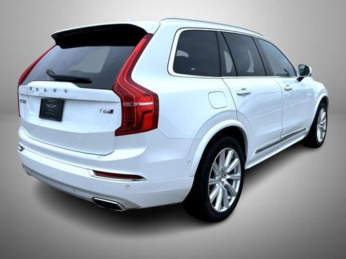 Crystal White Pearl 2019 Volvo XC90 T6 Inscription
