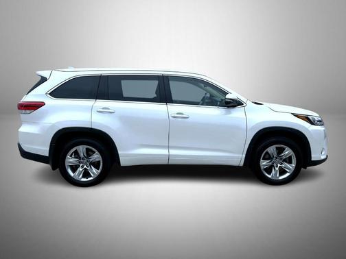 White 2018 Toyota Highlander Limited