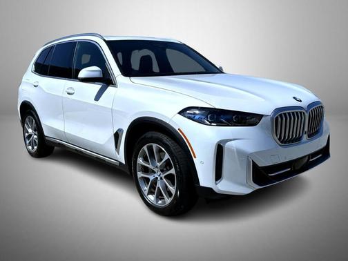 Mineral White Metallic 2024 BMW X5 xDrive40i