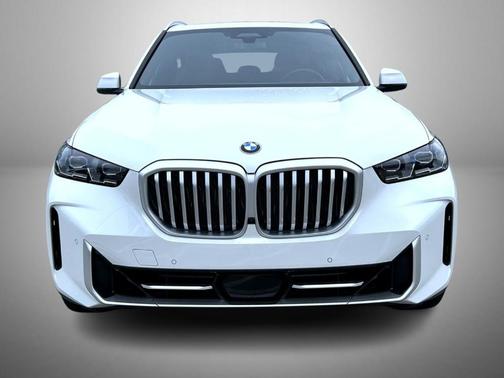 Mineral White Metallic 2024 BMW X5 xDrive40i