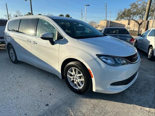 2018 Chrysler Pacifica LX