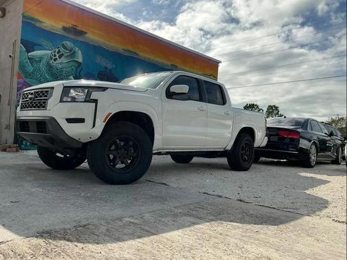 2022 Nissan Frontier SV