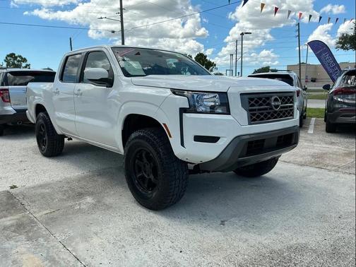 2022 Nissan Frontier SV