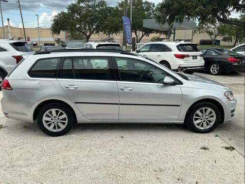 2016 Volkswagen Golf SportWagen TSI S 4-Door