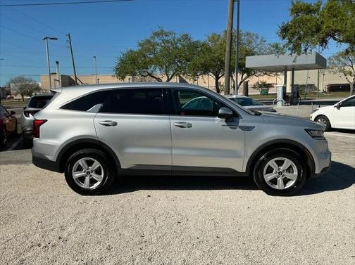 2022 Kia Sorento LX