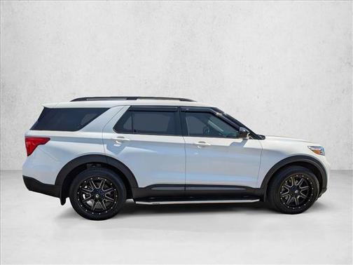Star White Metallic Tri-Coat 2022 Ford Explorer XLT