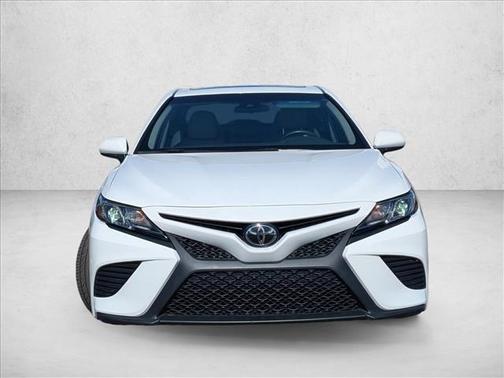 Super White 2018 Toyota Camry SE