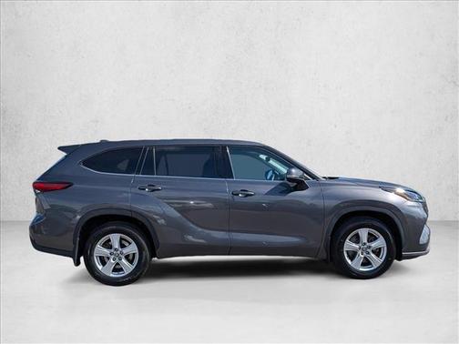 Magnetic Gray Metallic 2021 Toyota Highlander LE