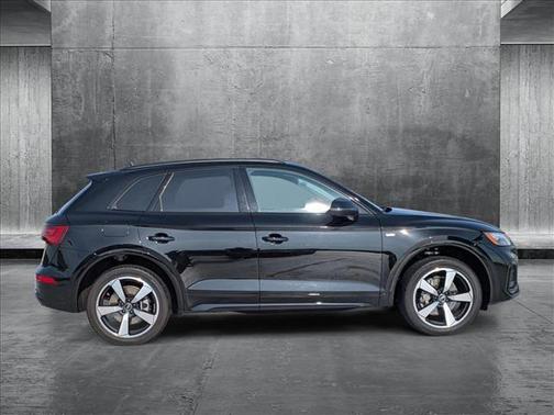 2022 Audi Q5 45 S line Premium Plus
