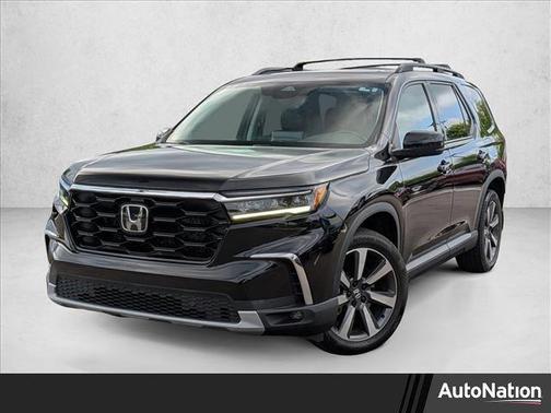 Crystal Black Pearl 2023 Honda Pilot Touring 8-Passenger
