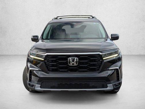 Crystal Black Pearl 2023 Honda Pilot Touring 8-Passenger
