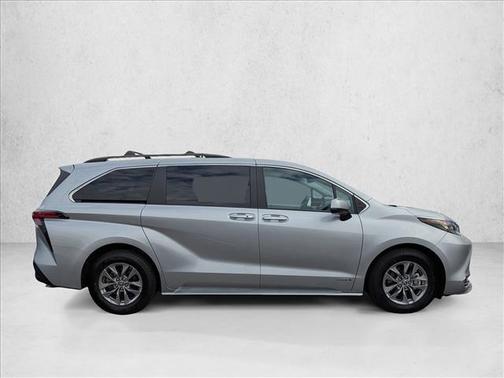 2021 Toyota Sienna XLE 7 Passenger