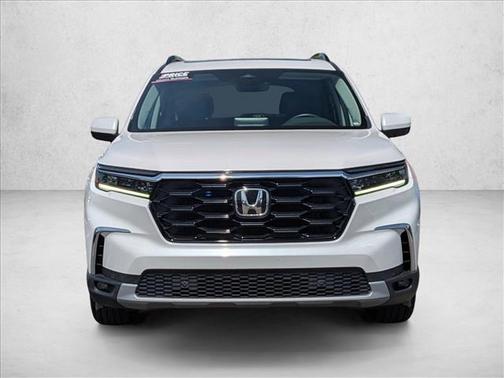 Platinum White Pearl 2025 Honda Pilot Touring 8-Passenger