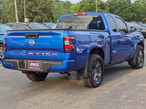 2025 Nissan Frontier SV