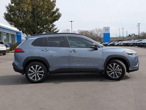 2025 Toyota Corolla Cross XLE