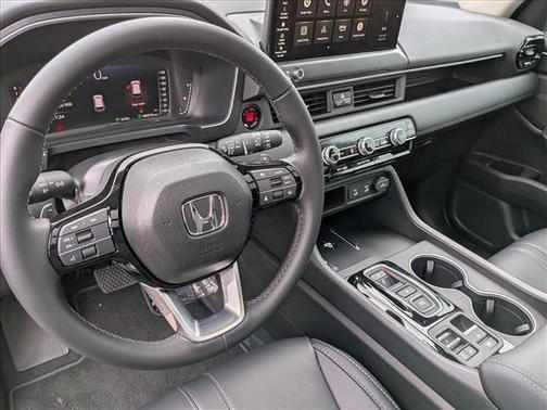Crystal Black Pearl 2026 Honda Pilot Touring 8-Passenger